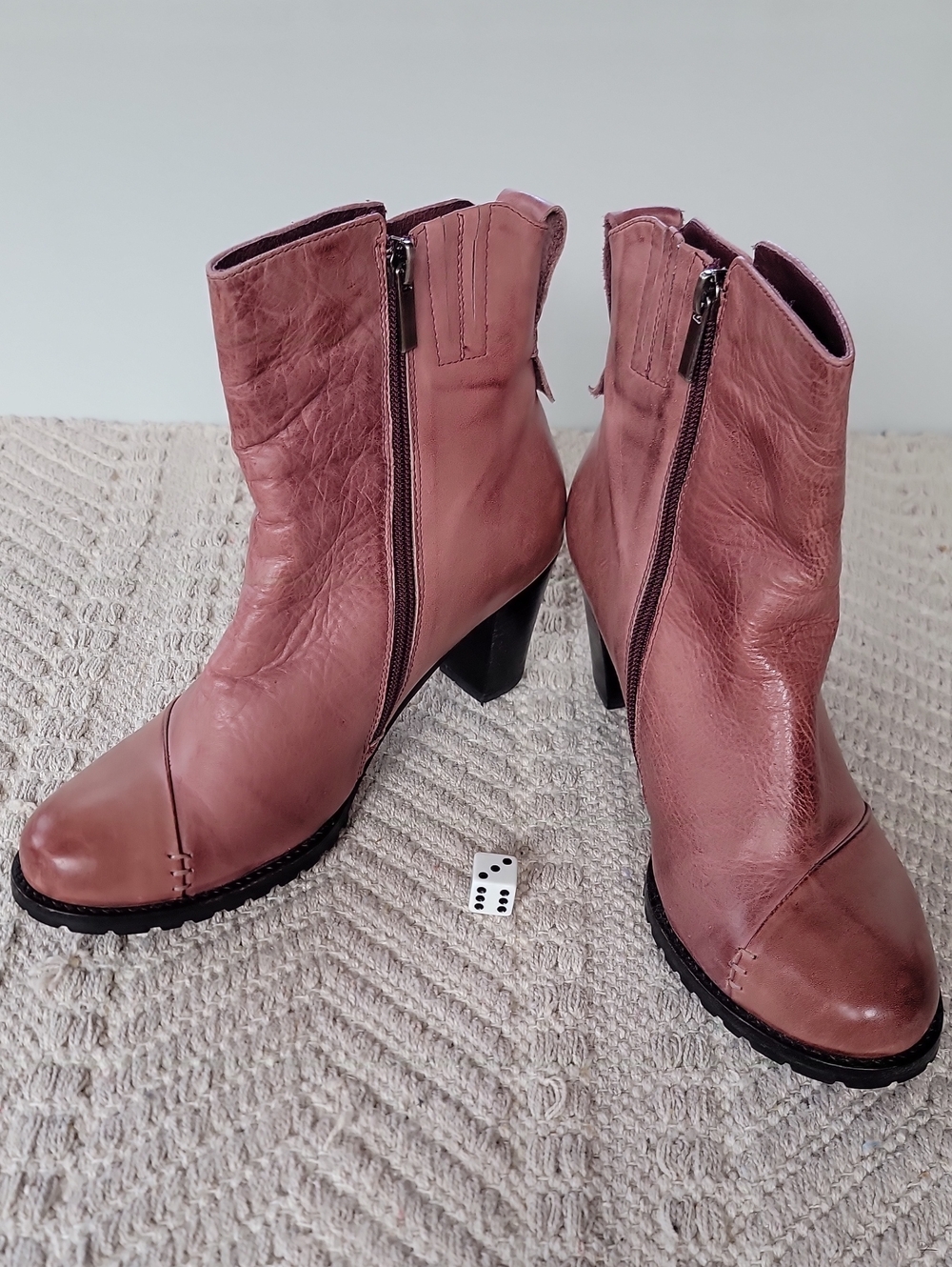Antelope Dusty Rose Leather Ankle Boots with Side Zip Eu 39